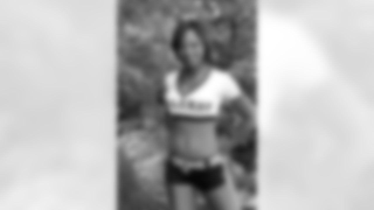 Avis H. // 2011 Atlanta Falcons Cheerleaders Studio Shots // 2011 // Atlanta -