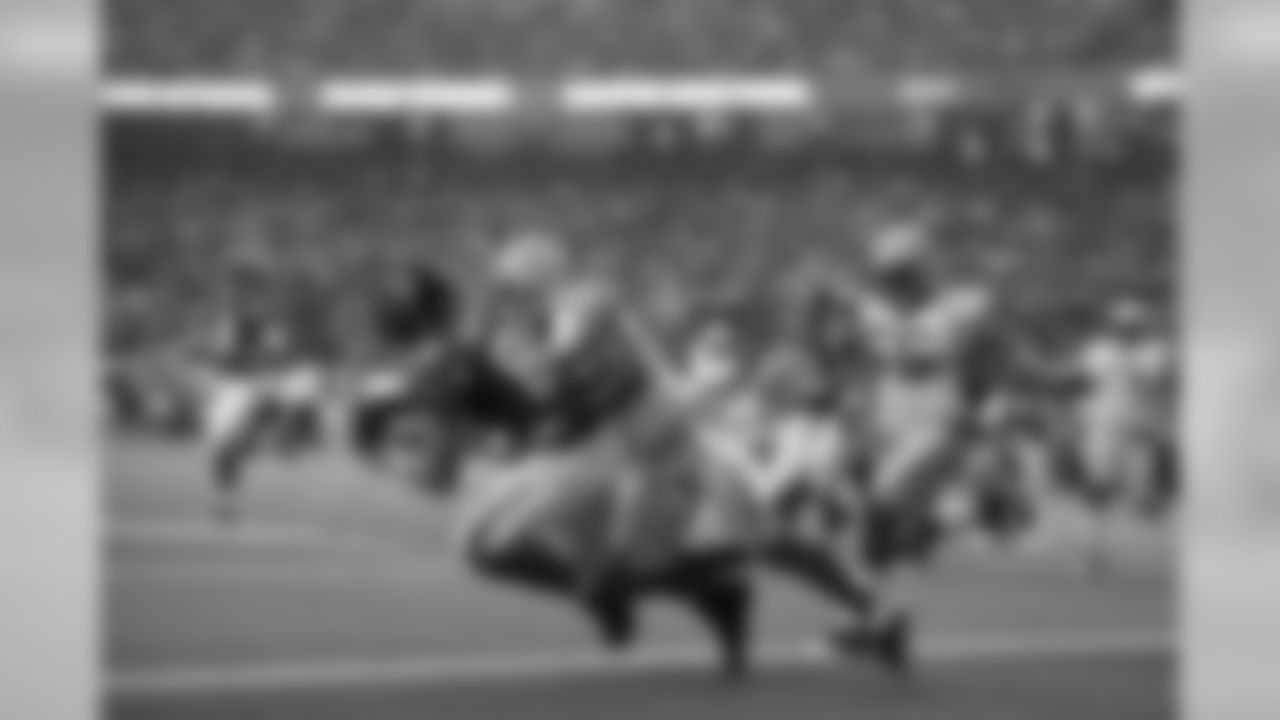 Tony Gonzalez makes a reception while defended by Packers S Charlie Peprah on Nov. 28, 2010.