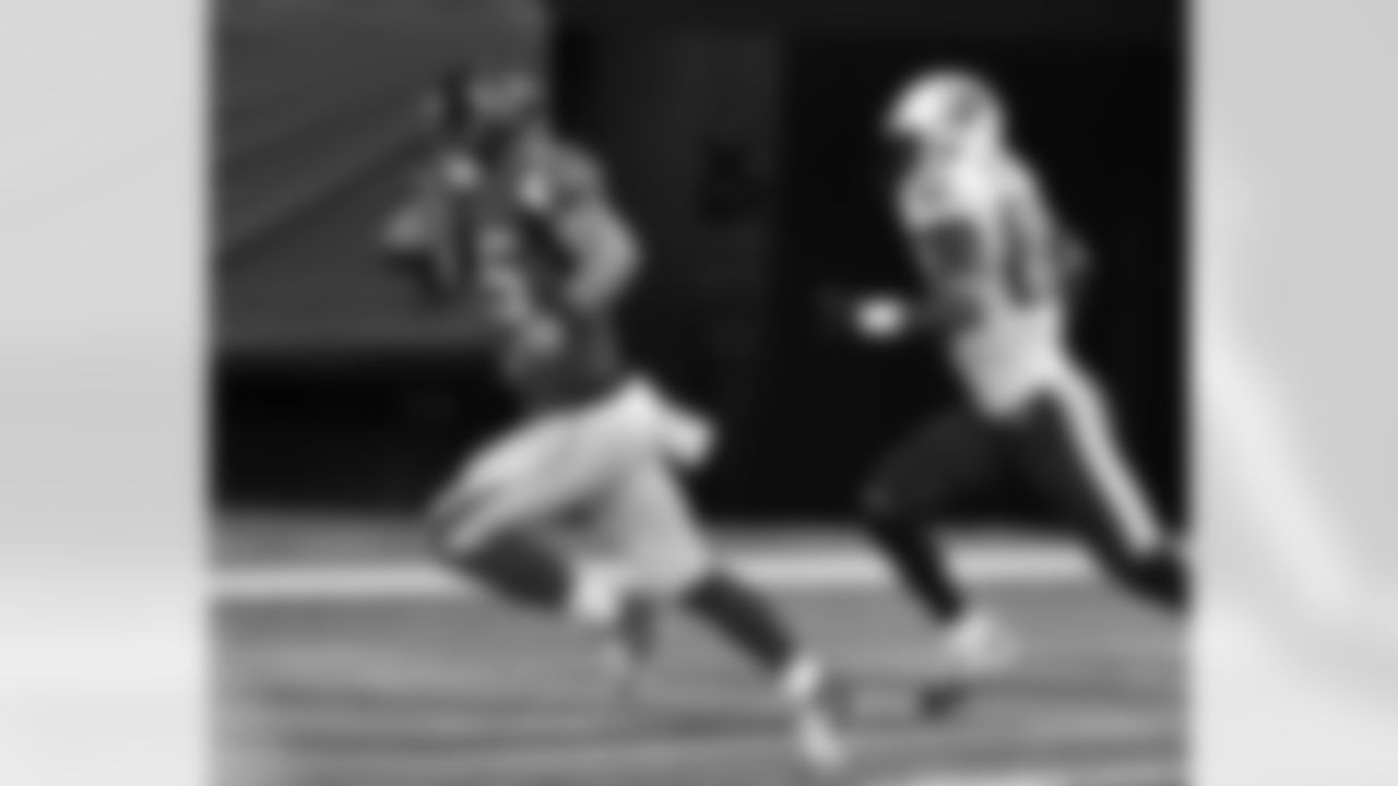 Worrilow was named team captain this week and he will be in charge of calling the signals against the Eagles fast offense.