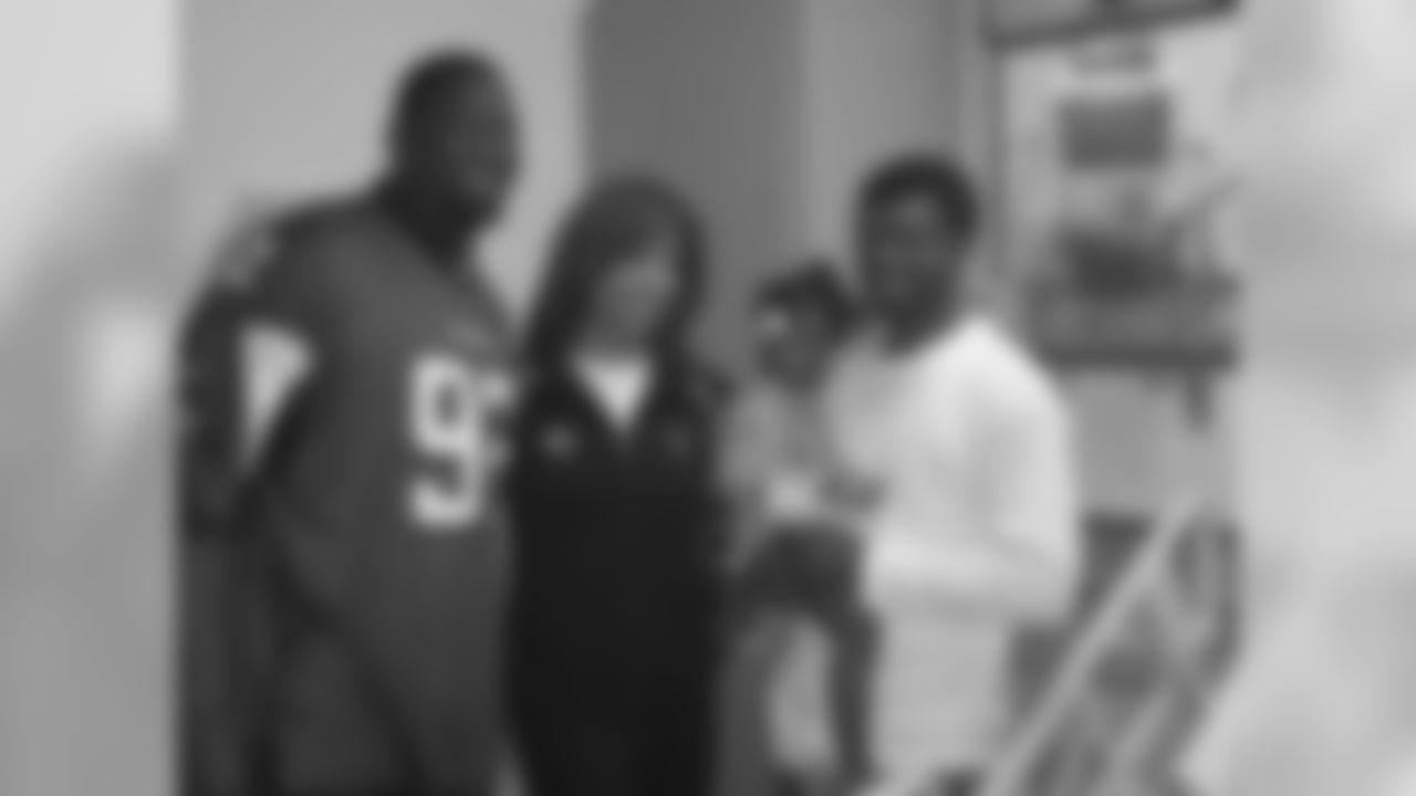 The Atlanta Falcons visit CHOA // Atlanta, GA // Chauncey Davis spending time with patients //