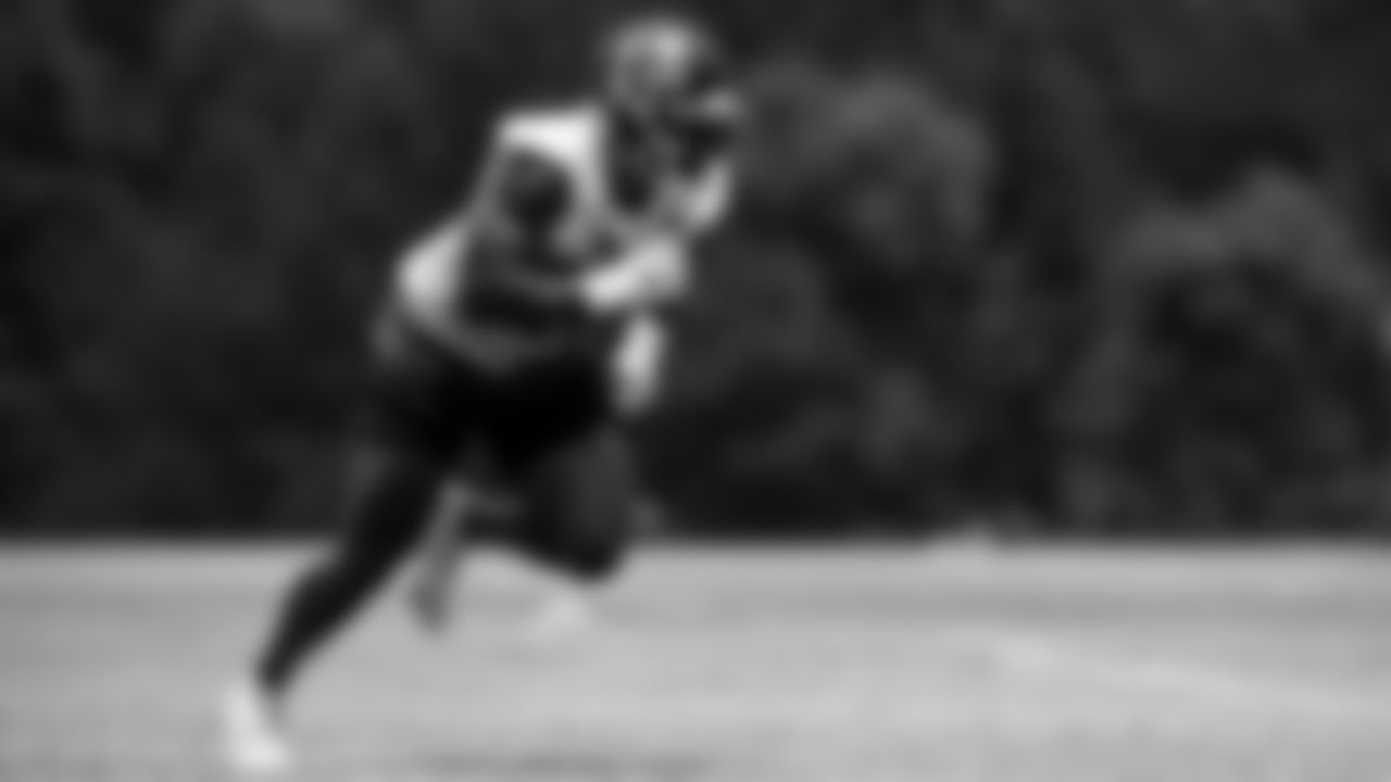 Atlanta Falcons running back Mike Davis #28 in action during organized team activities in Phase III of the Atlanta Falcons offseason program on May 25, 2021.