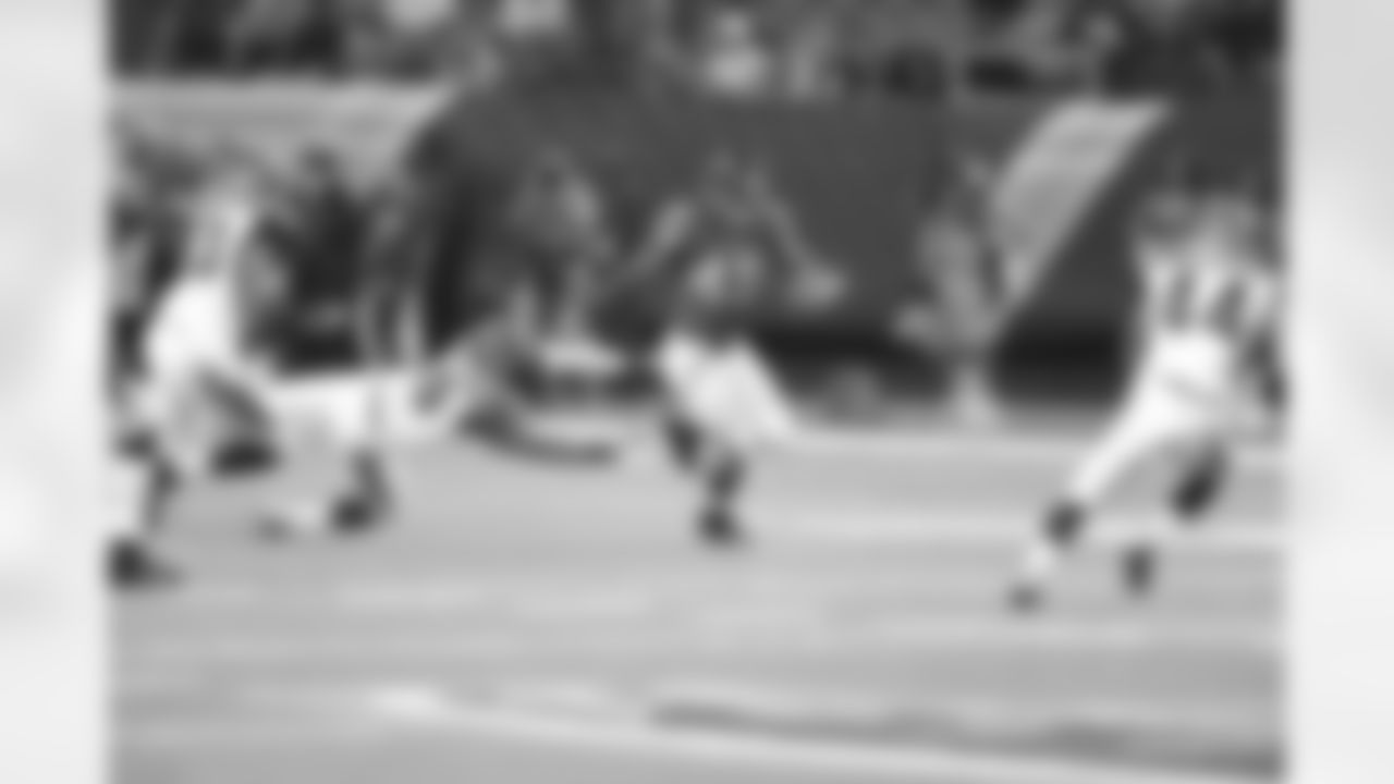Bengals LB Brandon Joiner lays out to try to stop RB Ronnie Wingo