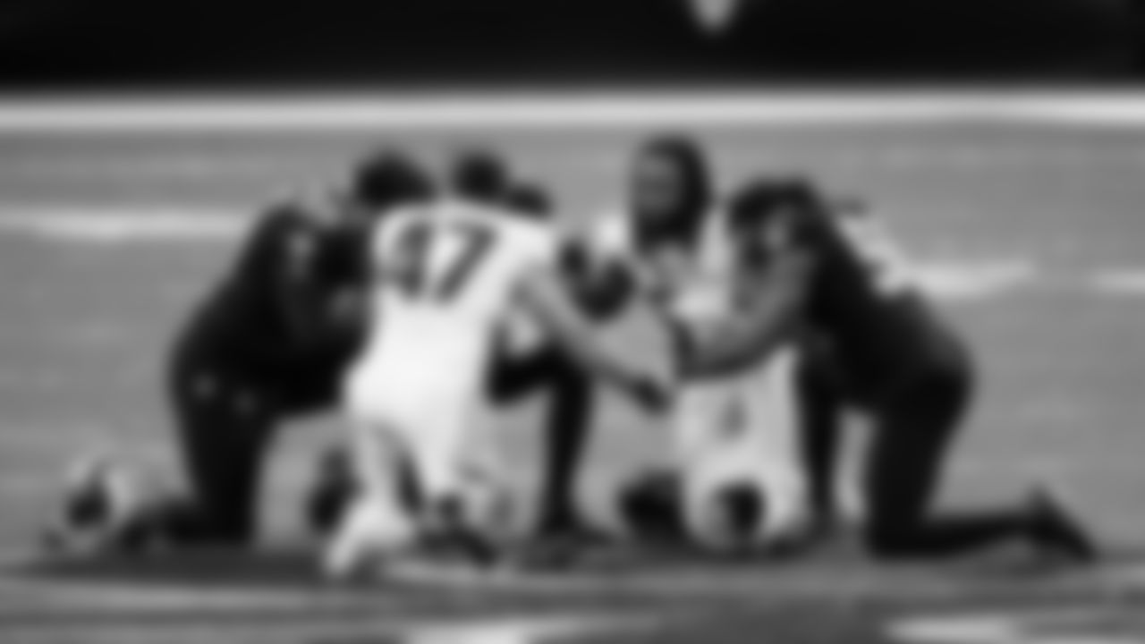 Atlanta Falcons and New Orleans Saints players pray after the game on November 22, 2020.