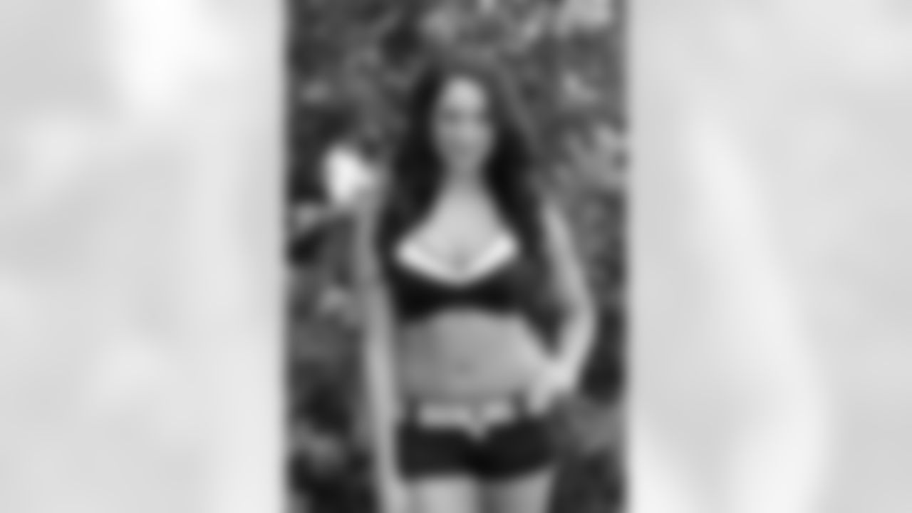 Alicia D. // 2011 Atlanta Falcons Cheerleaders Studio Shots // 2011 // Atlanta -