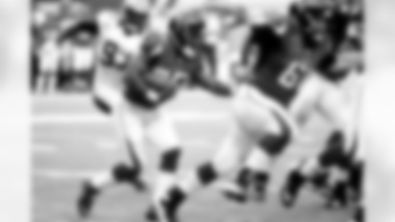 C Joe Hawley blocks for RB Antone Smith