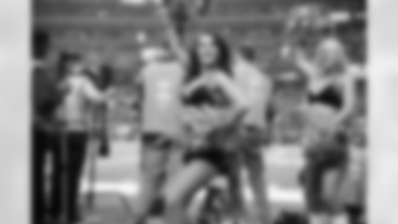 Natalie S. and the Atlanta Falcons Cheerleaders perform on the sidelines (PHOTOS: Art Morrison, Special to AtlantaFalcons.com)