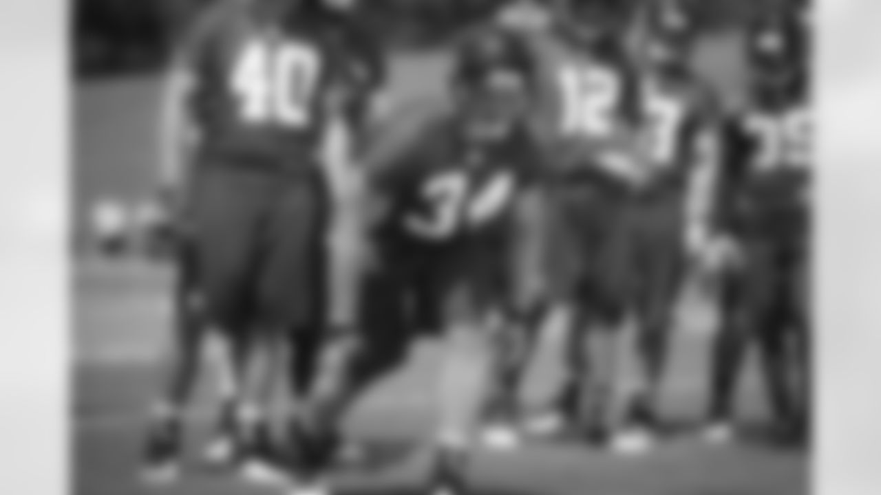 FB Bradie Ewing gets ready for the punt block drill // 2012 Atlanta Falcons Minicamp - Day 2 // June 20, 2012 // Flowery Branch, Ga. -