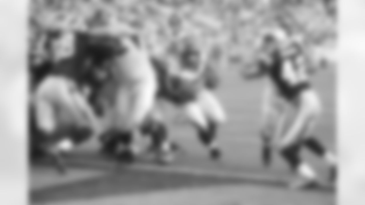 RB Michael Turner finds the whole for a touchdown