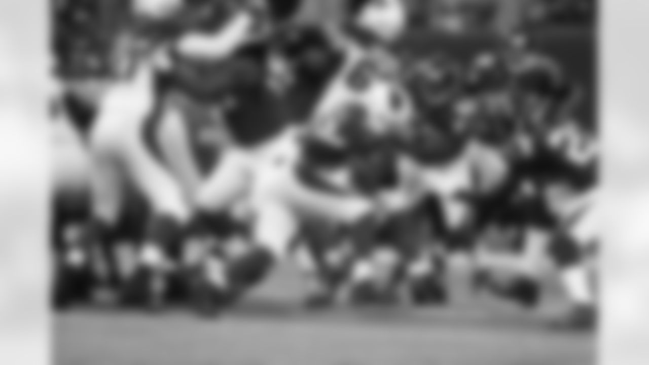 CB Asante Samuel makes a tackle on Cardinals RB Stephens-Howling