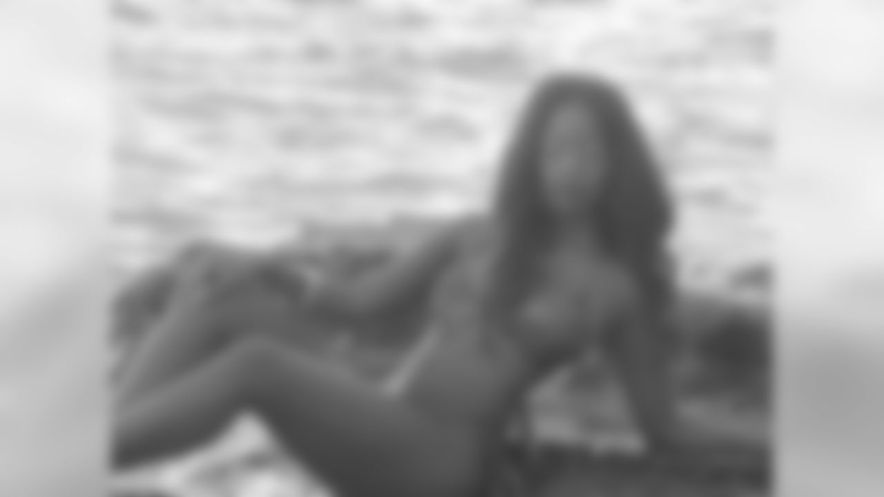 Shamea M. // 2011 Atlanta Falcons Cheerleaders Swimsuit Calendar Photo Shoot // 2011 // Bermuda -