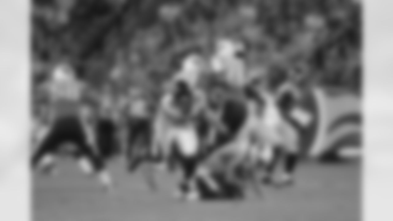 DE Kroy Biermann comes down on Titans QB Jake Locker