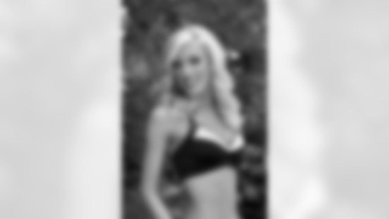Jamie K. // 2011 Atlanta Falcons Cheerleaders Studio Shots // 2011 // Atlanta -