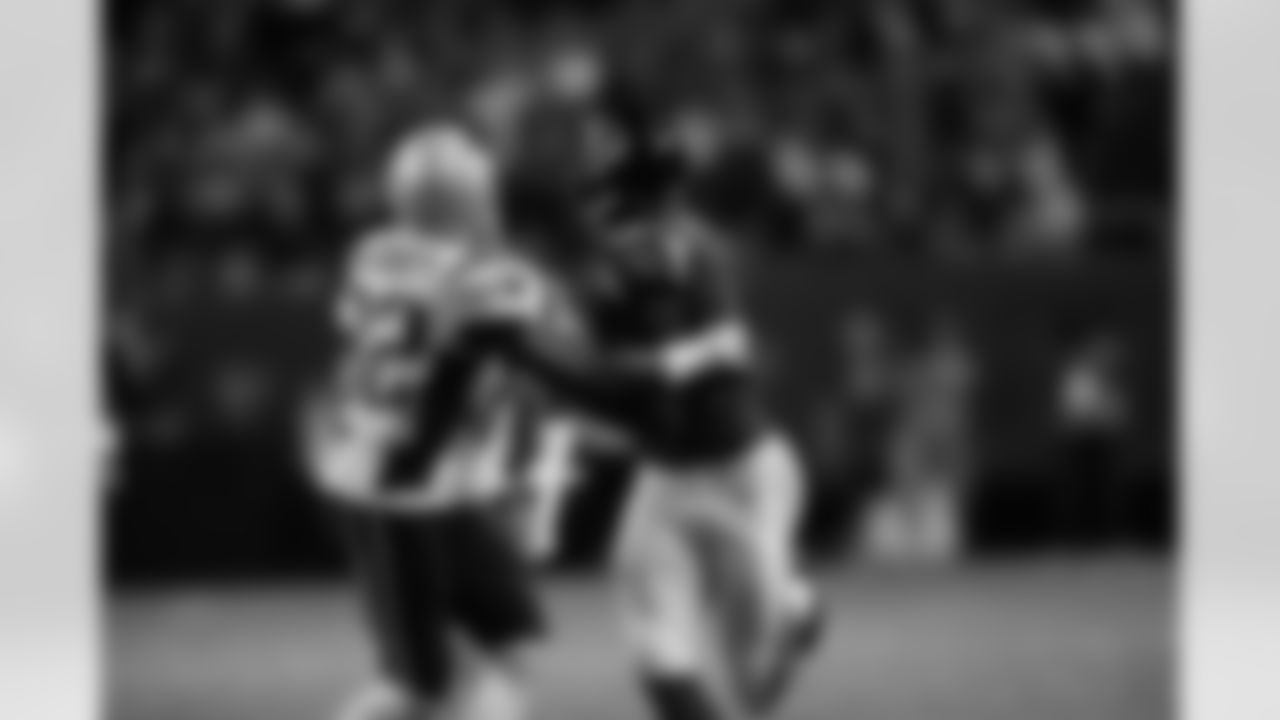 WR Julio Jones goes up against Patriots DB Devin McCourty