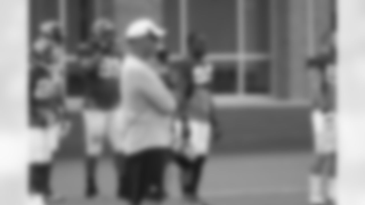 Linebackers coach, Glenn Pires