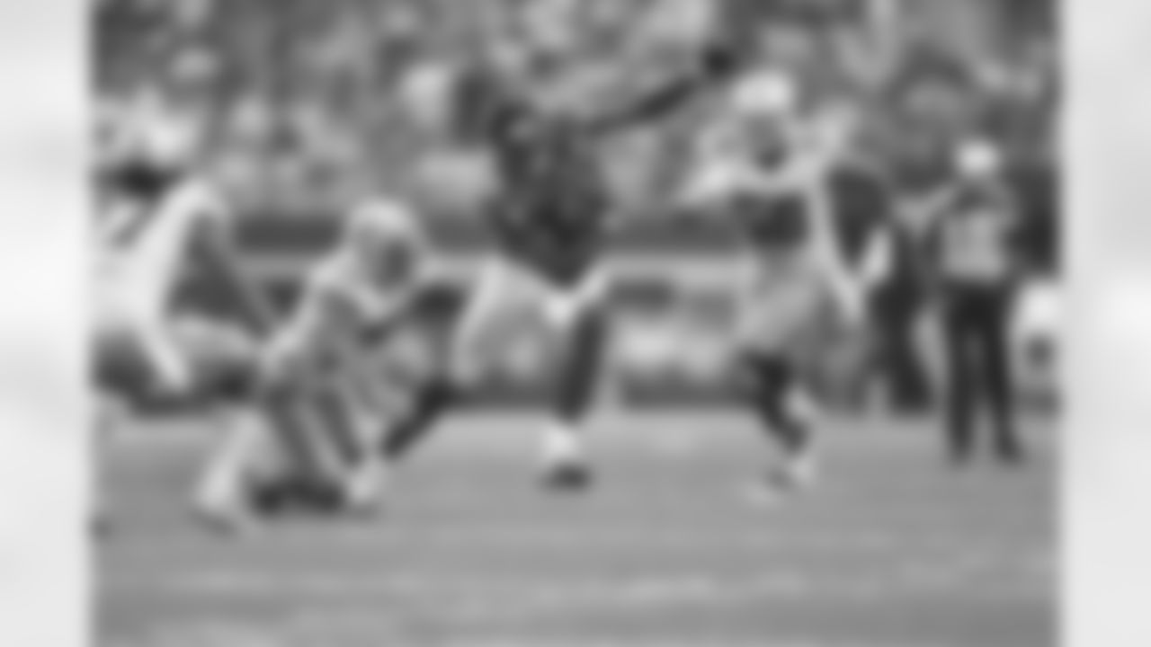 Julio Jones set an NFL record for the most catches in the first three games of a season (34). Jones was also named NFC Player of the Month after his performance in September.