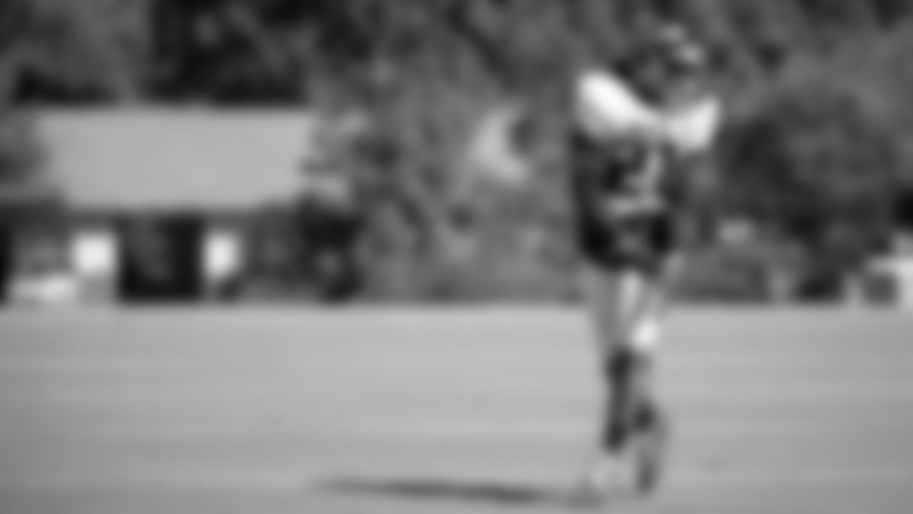 Atlanta Falcons running back Todd Gurley II #21 warms up during practice at IBM Performance Field. (Photo by Kara Durrette/Atlanta Falcons)