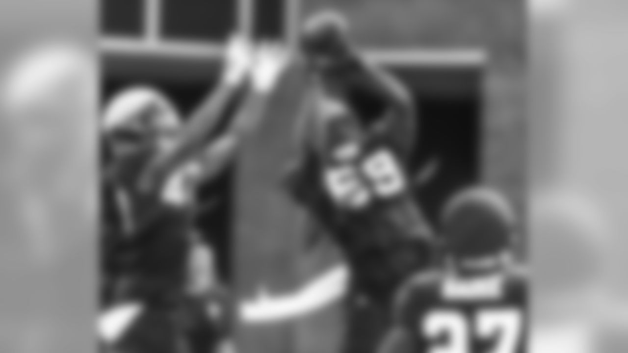 LB De'Vondre Campbell