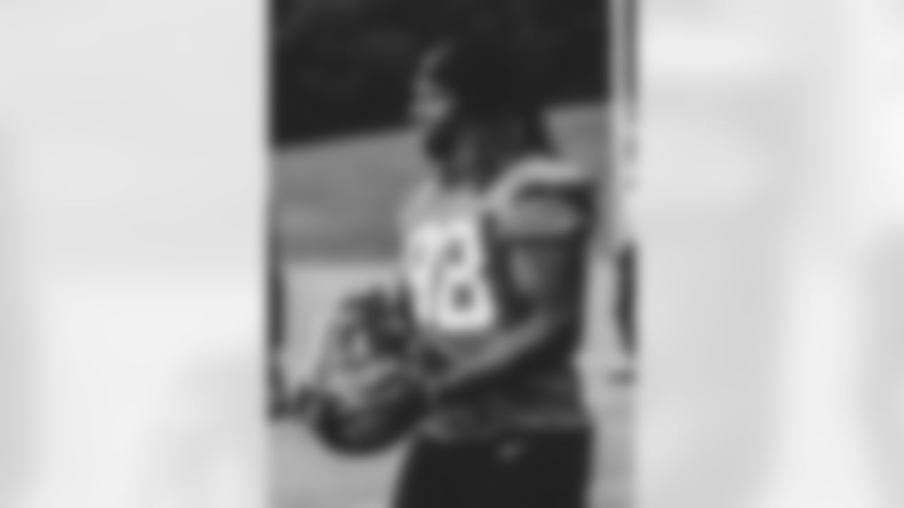 DE Takk McKinley
Atlanta Falcons / Stacey Ward