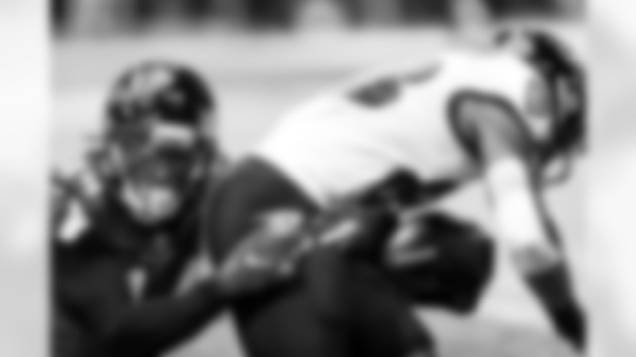 OLB Vic Beasley, Jr.