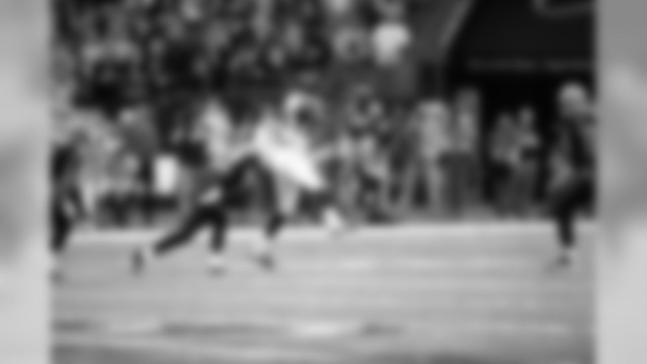 The Falcons and Saints face off in the Superdome for a shot at the NFC South title // Falcons at Saints - 2011 // Dec. 26, 2011 // New Orleans -