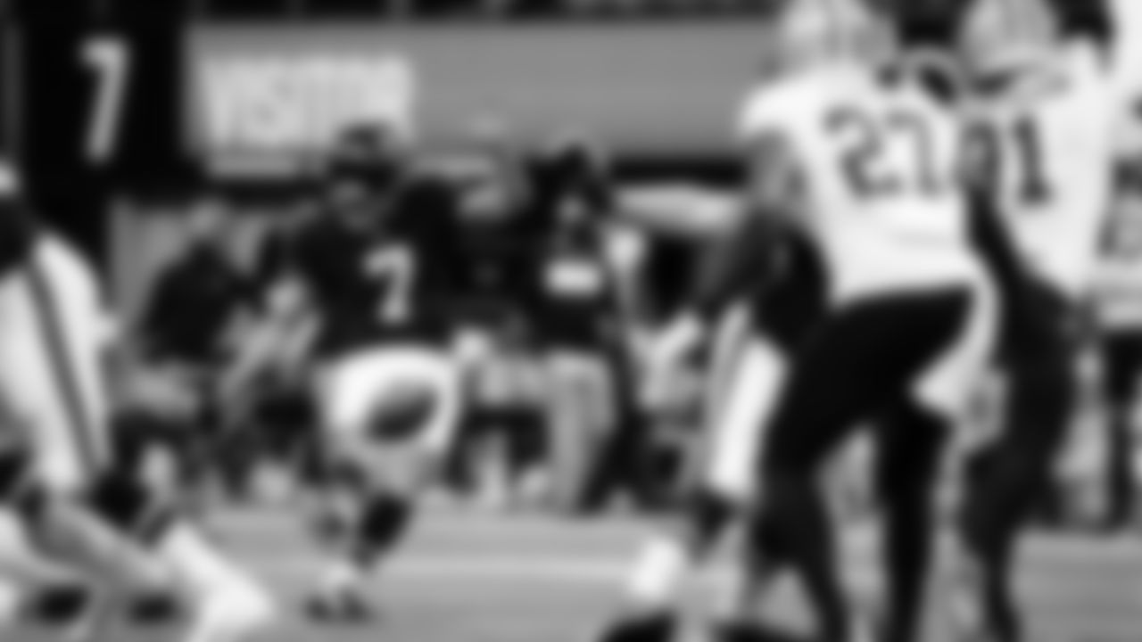 Atlanta Falcons kicker Younghoe Koo #7 makes a field goal during the second quarter against the New Orleans Saints on December 6, 2020.