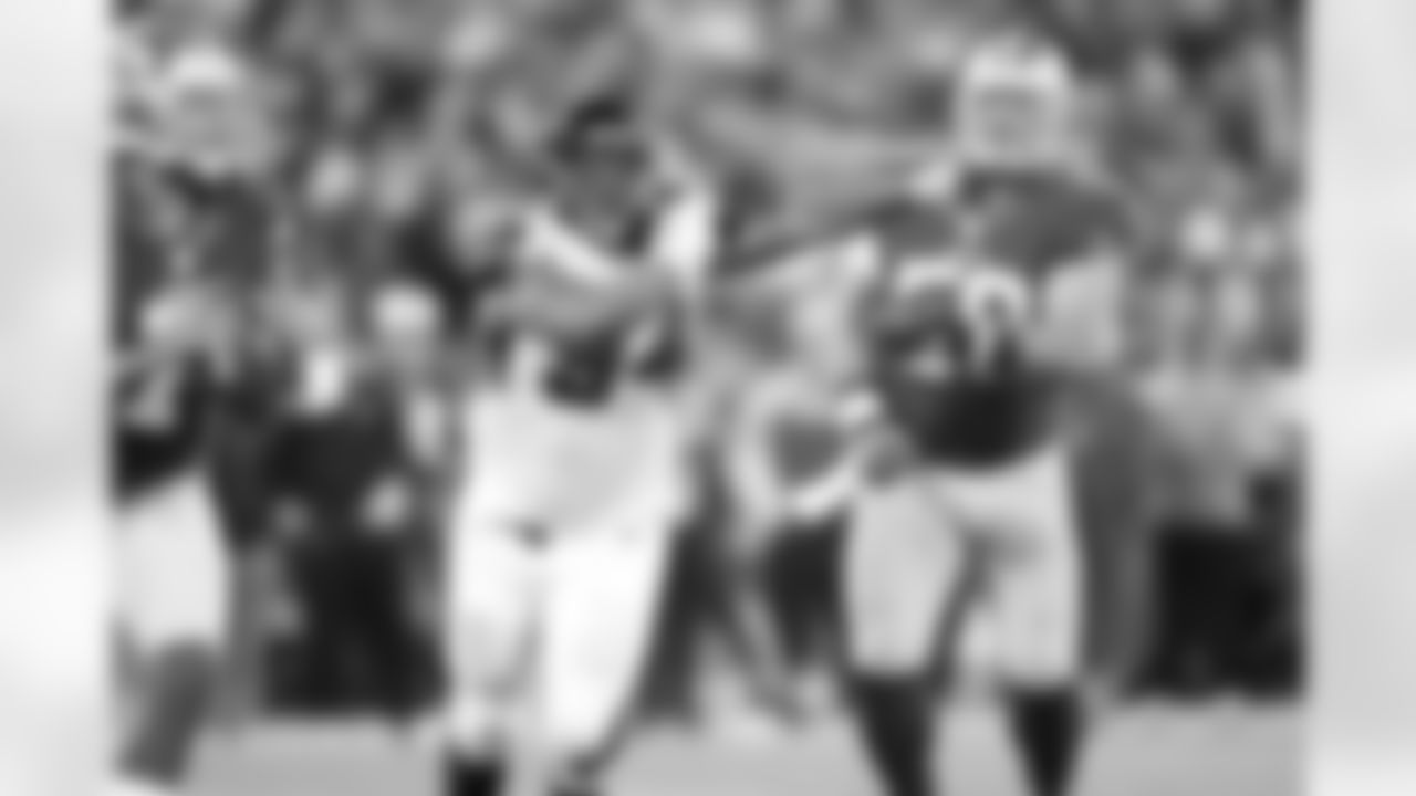 DT Peria Jerry gets big in front of 49ers QB Colin Kaepernick