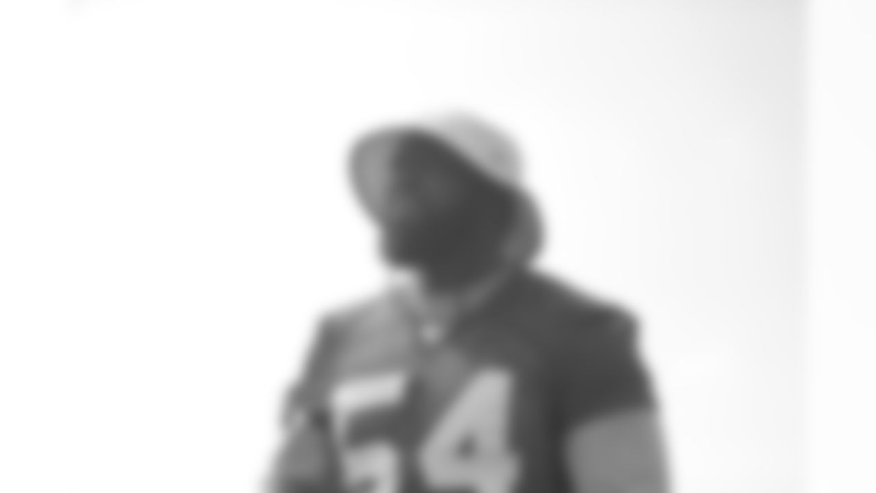 LB Stephen Nicholas