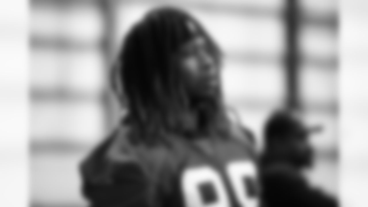 DE Takkarist McKinley
Atlanta Falcons/Carmen Mandato