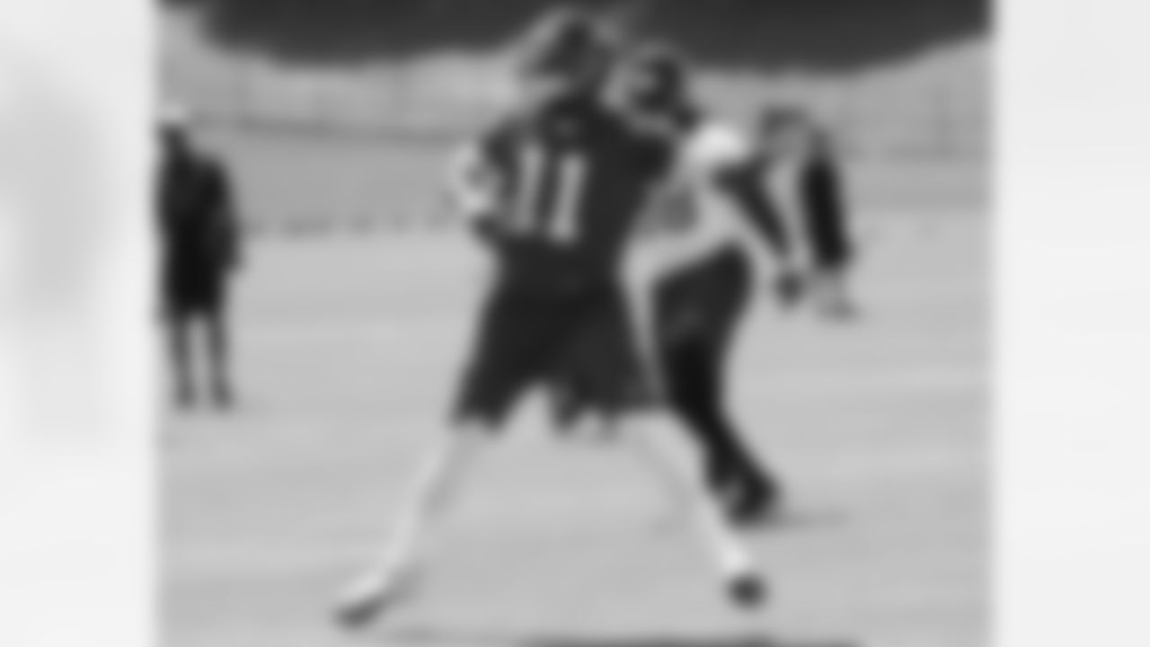 WR Julio Jones warms up before Monday's practice