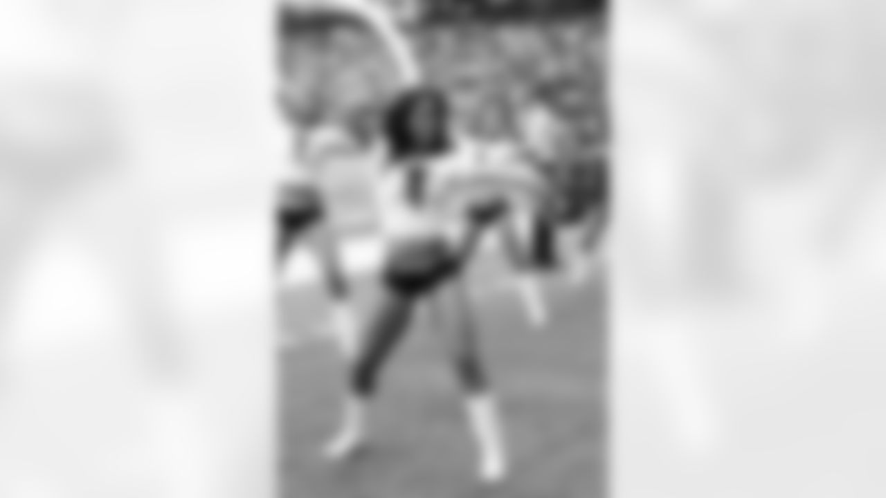 Candice H. // 2010 Atlanta Falcons Cheerleaders Game Shots // 2010 // Atlanta -