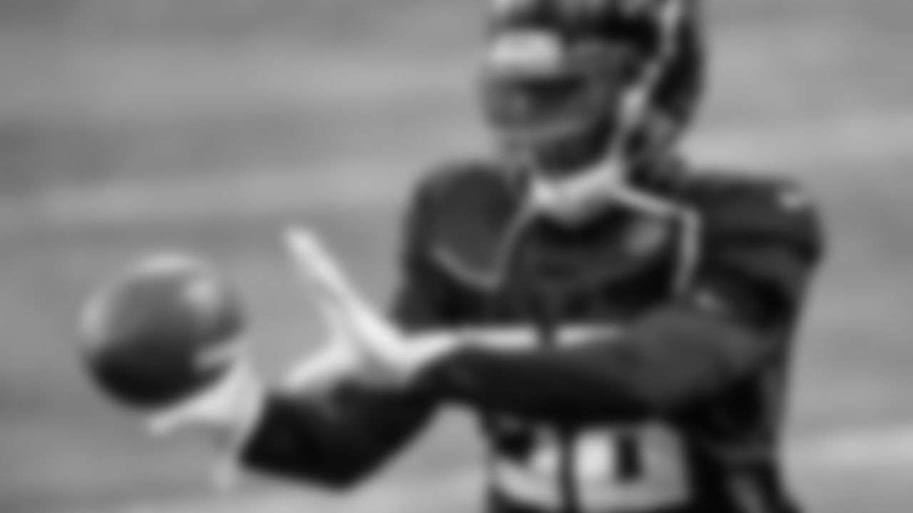 Atlanta Falcons cornerback Darqueze Dennard #38