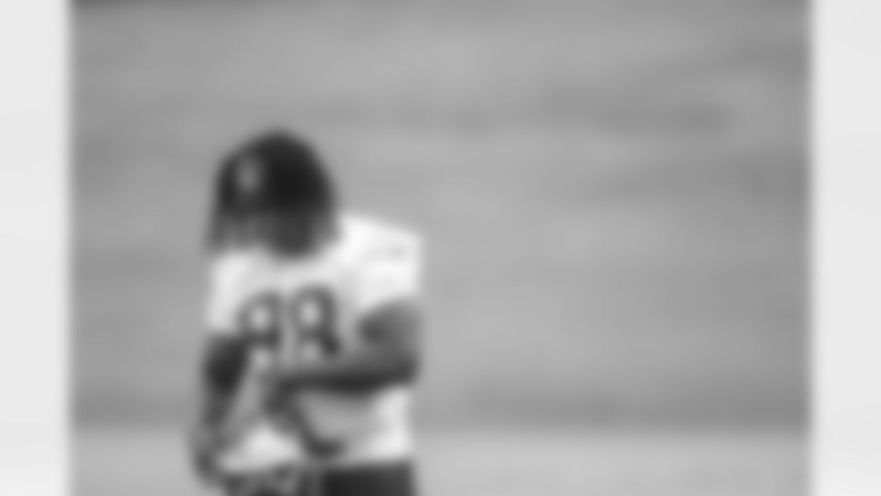 DE Takkarist McKinley