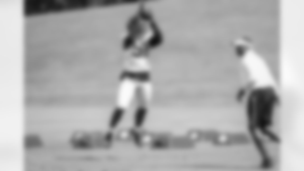 DE Takkarist McKinley
