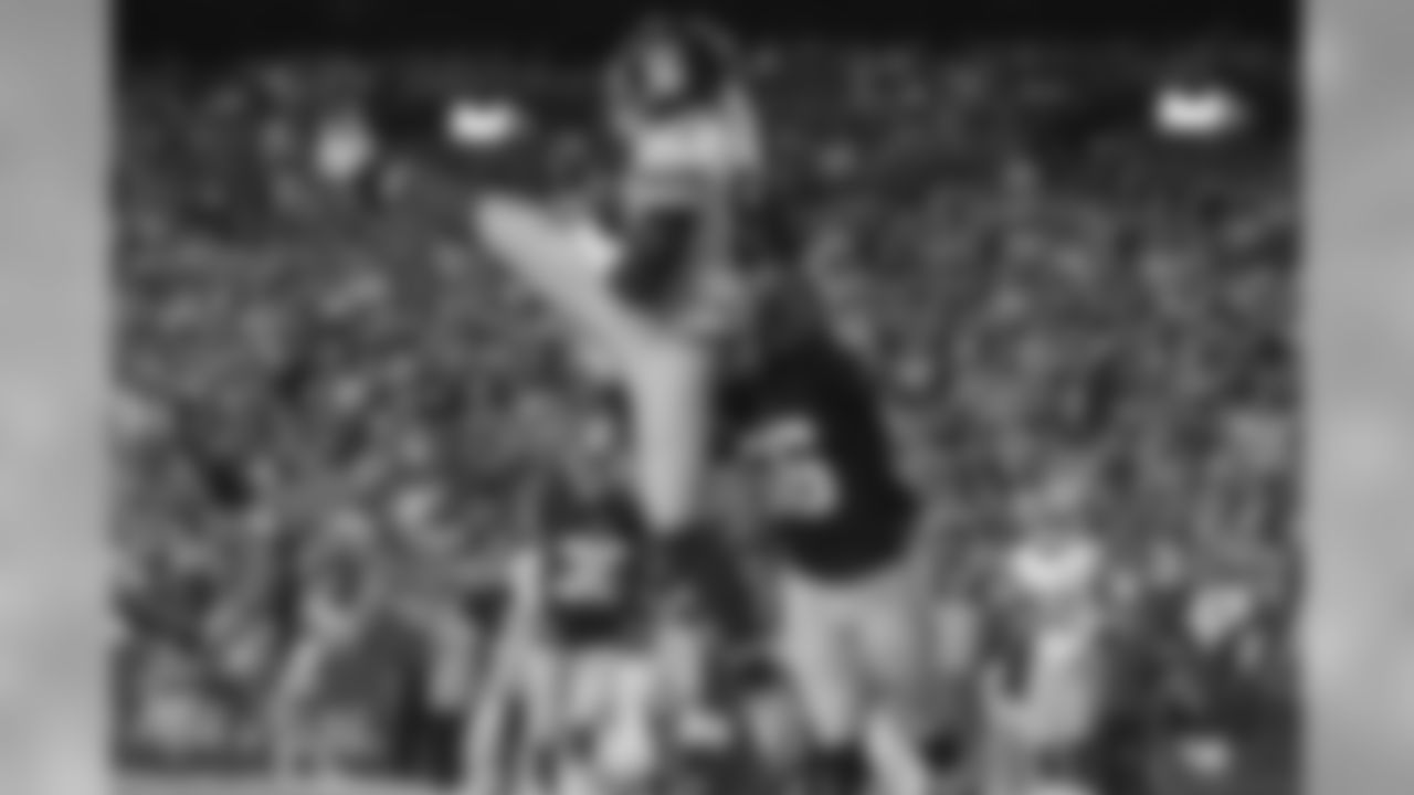 Giants TE Larry Donnell has been QB Eli Manning's favorite target so far this season. With 236 yards and four touchdowns, the 6'6 tight end towers over the defense and has been one of the Giants biggest asset on offense.