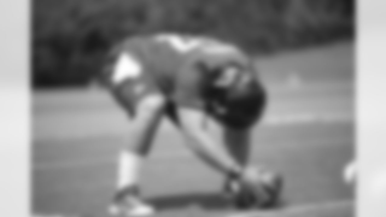 LS Josh Harris gets ready to snap the ball // 2012 Atlanta Falcons Minicamp - Day 2 // June 20, 2012 // Flowery Branch, Ga. -