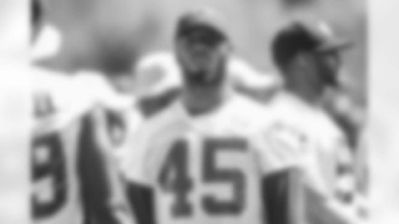 LB Deion Jones