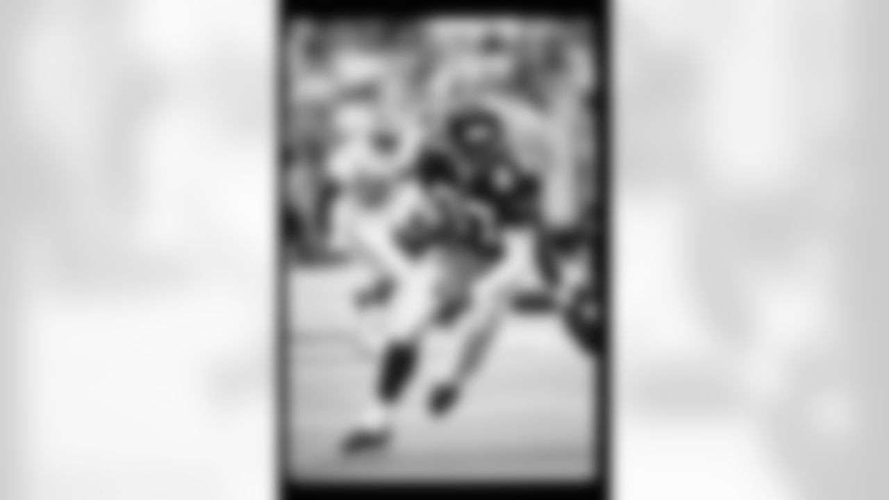 Atlanta Falcons wide receiver Bert Emanuel #87 during the game in Atlanta against the Minnesota Vikings on September 8, 1996. (Photo by Jimmy Cribb)