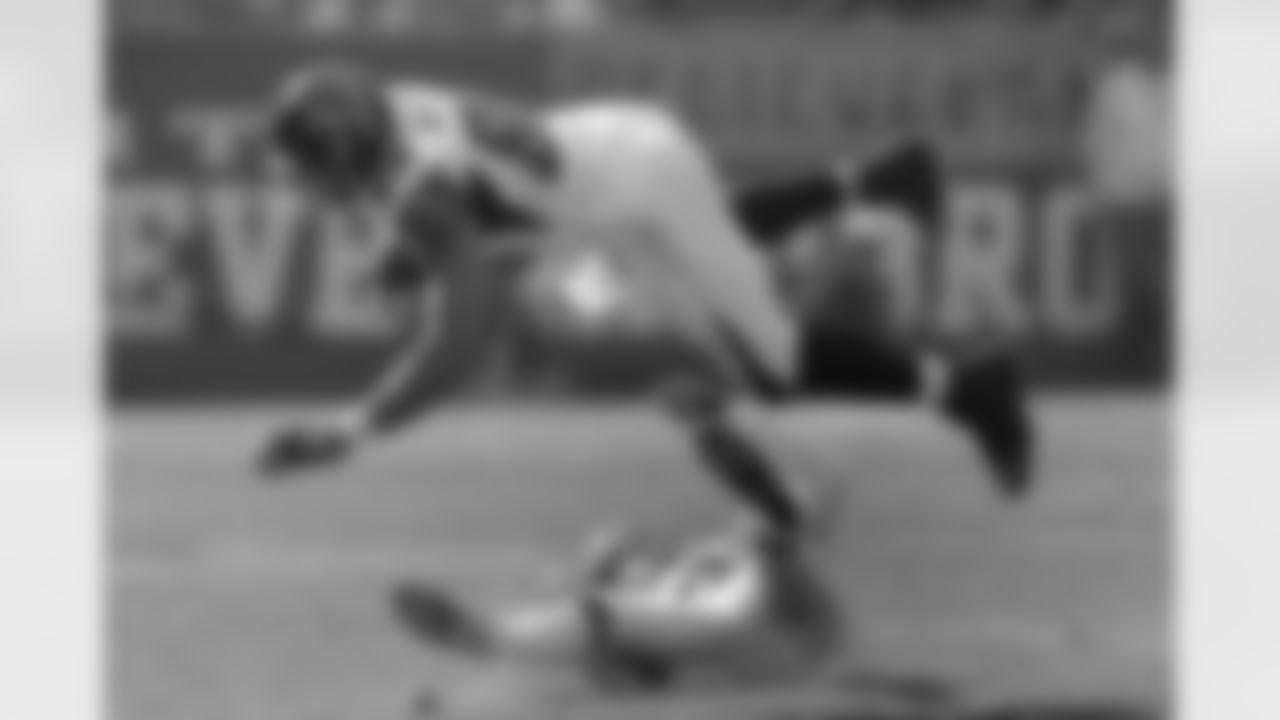 Gonzalez caught his 500th career pass in his 118th game, which marked the second-fastest pace by a tight end in NFL history
