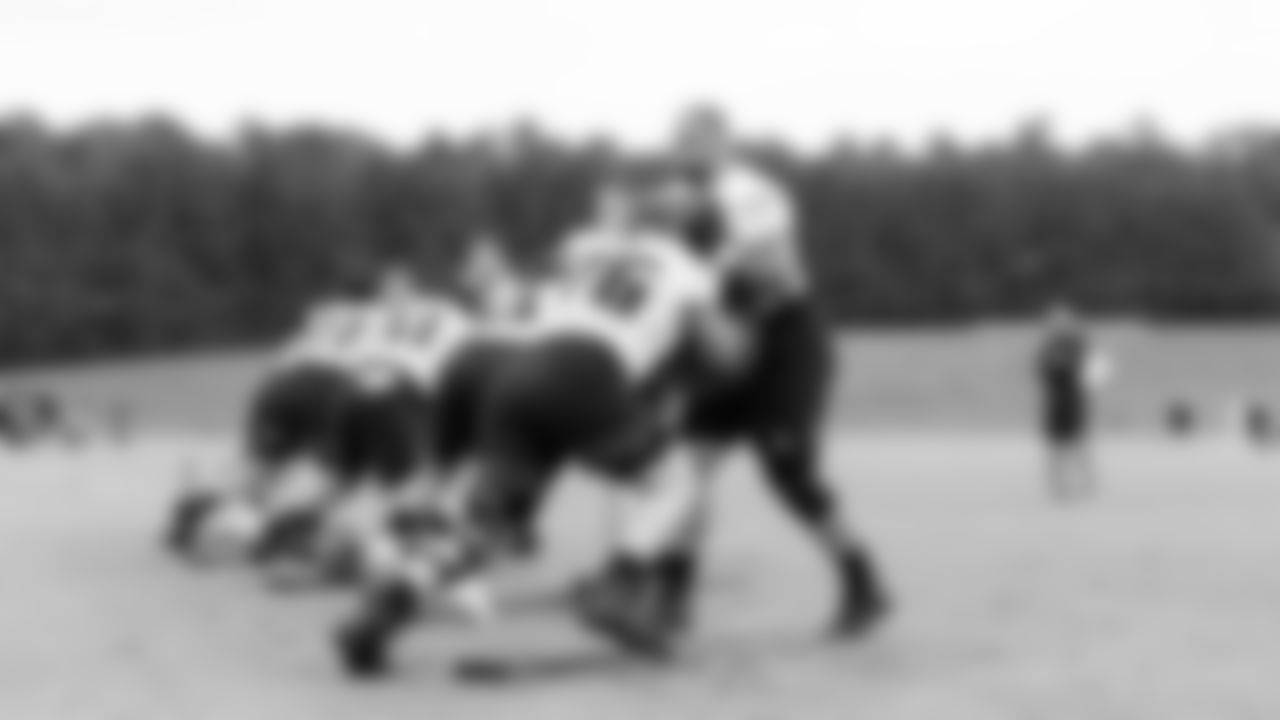 Atlanta Falcons offensive tackle Kaleb McGary #76, offensive lineman Jason Spriggs, and the offensive line run a drill during team practice at Atlanta Falcons Headquarters in Flowery Branch, Georgia, on Thursday September 30, 2021. (Photo by Dakota Williams/Atlanta Falcons)