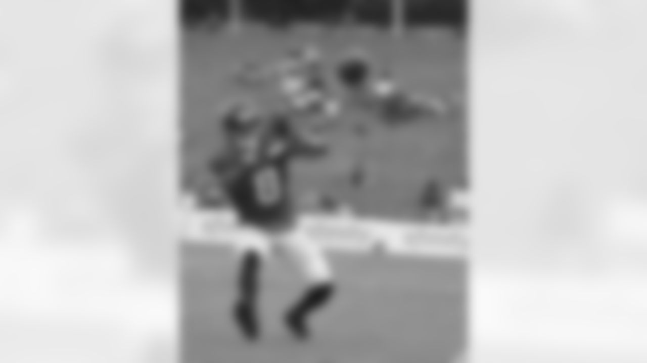 WR Jabin Sambrano