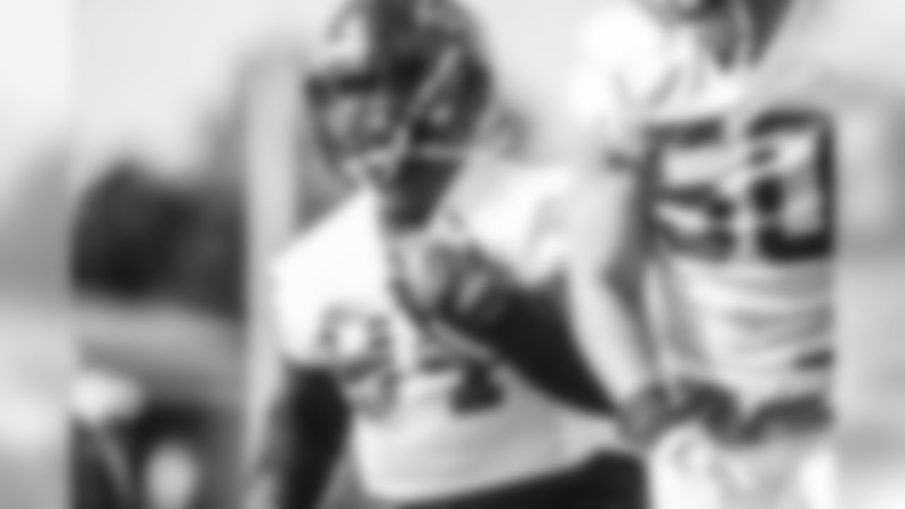 DT Deadrin Senat
Atlanta Falcons / Carmen Mandato