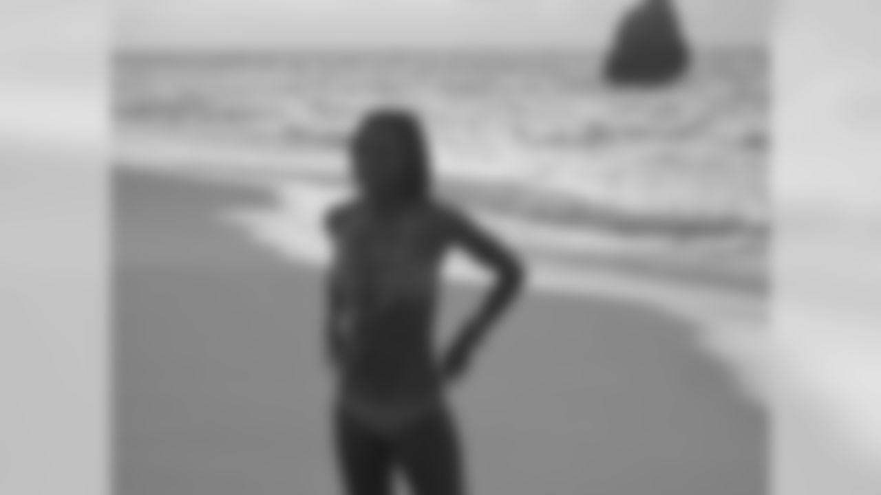 Avis H. // 2011 Atlanta Falcons Cheerleaders Swimsuit Calendar Photo Shoot // 2011 // Bermuda -