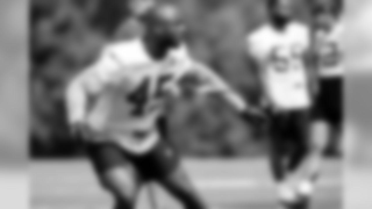 LB Deion Jones