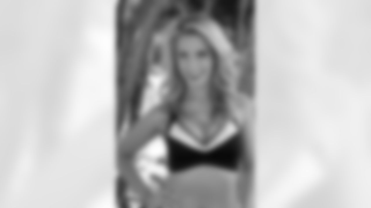 Amanda T. // 2011 Atlanta Falcons Cheerleaders Studio Shots // 2011 // Atlanta -
