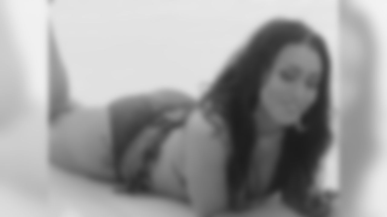 Jordan O. // 2011 Atlanta Falcons Cheerleaders Swimsuit Calendar Photo Shoot // 2011 // Bermuda -