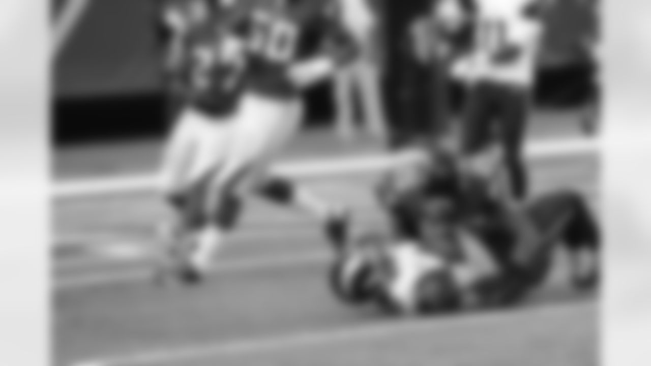 S William Moore brings down Rams QB Sam Bradford