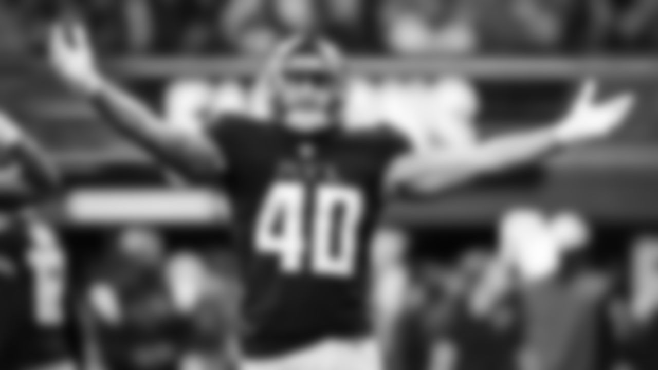 Atlanta Falcons fullback Keith Smith #40 reacts after a play during the game against the New Orleans Saints at Mercedes-Benz Stadium in Atlanta, Georgia on Sunday, September 11, 2022. (Photo by Matthew Grimes/Atlanta Falcons)