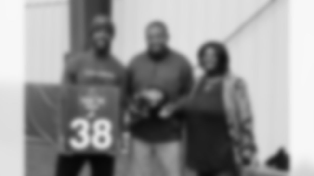 CB Taveze Calhoun