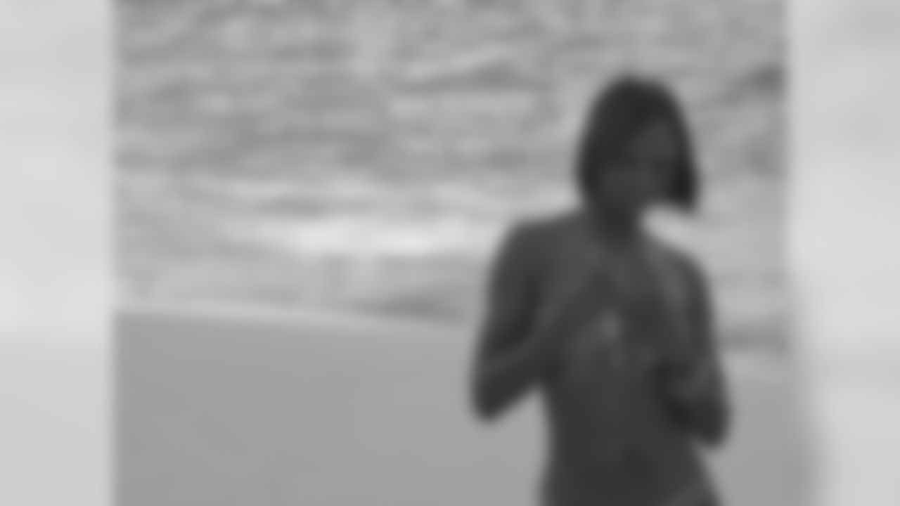 Avis H. // 2011 Atlanta Falcons Cheerleaders Swimsuit Calendar Photo Shoot // 2011 // Bermuda -