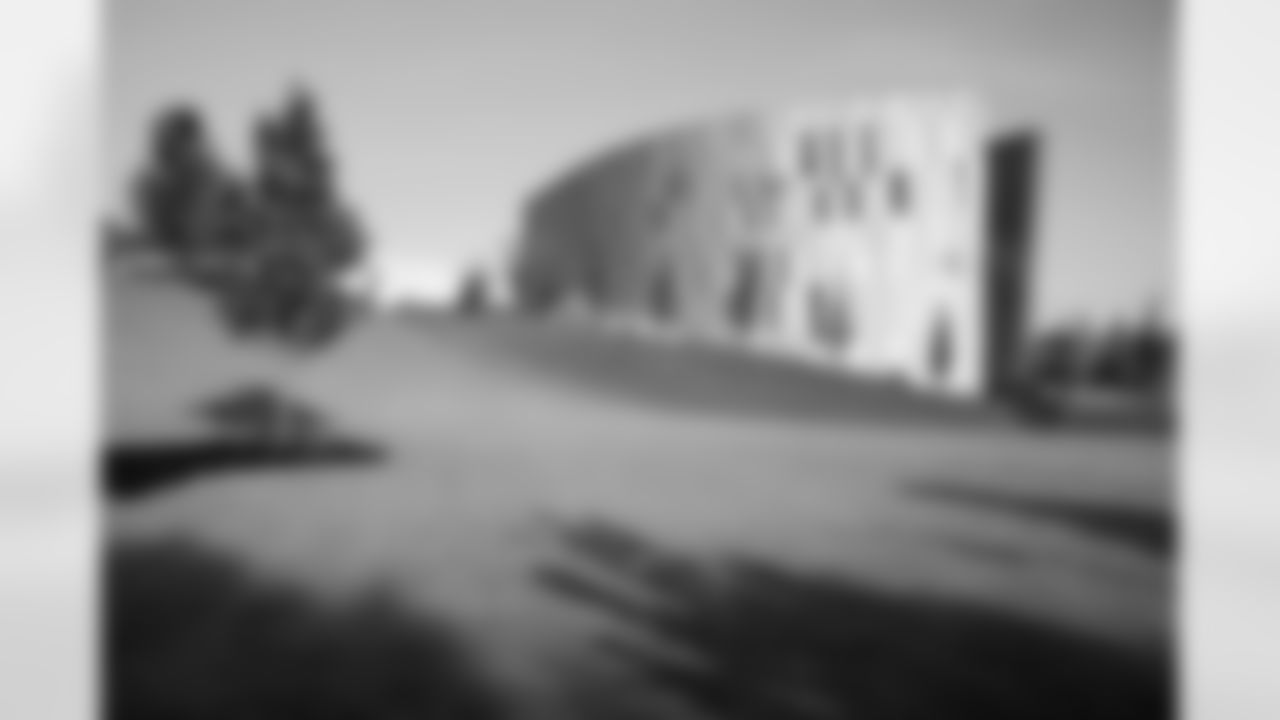Center Exterior Side Zoom Out 2